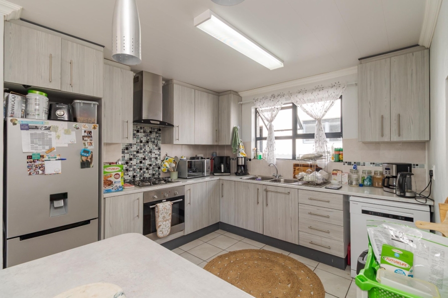 5 Bedroom Property for Sale in Loucharmante Western Cape